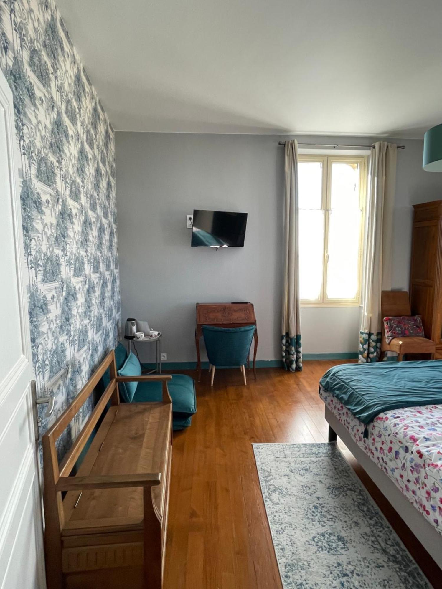 Aux Portes Des Iles Saint-Just-Luzac Habitación foto