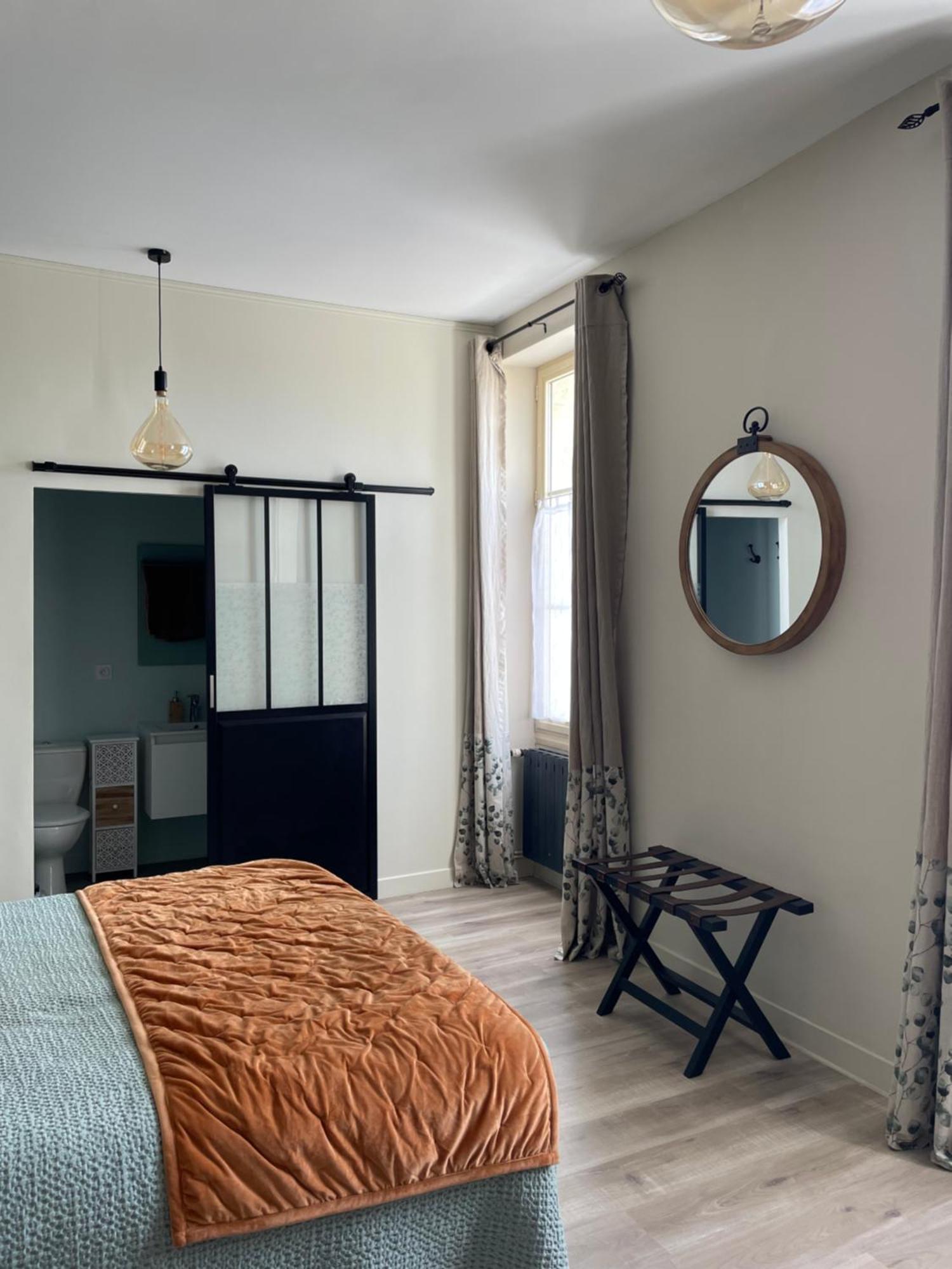 Aux Portes Des Iles Saint-Just-Luzac Habitación foto